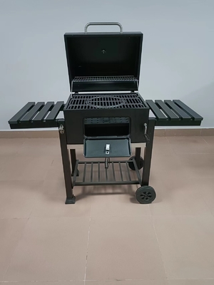 Beweglicher kampierender kampierender Grill im Freien